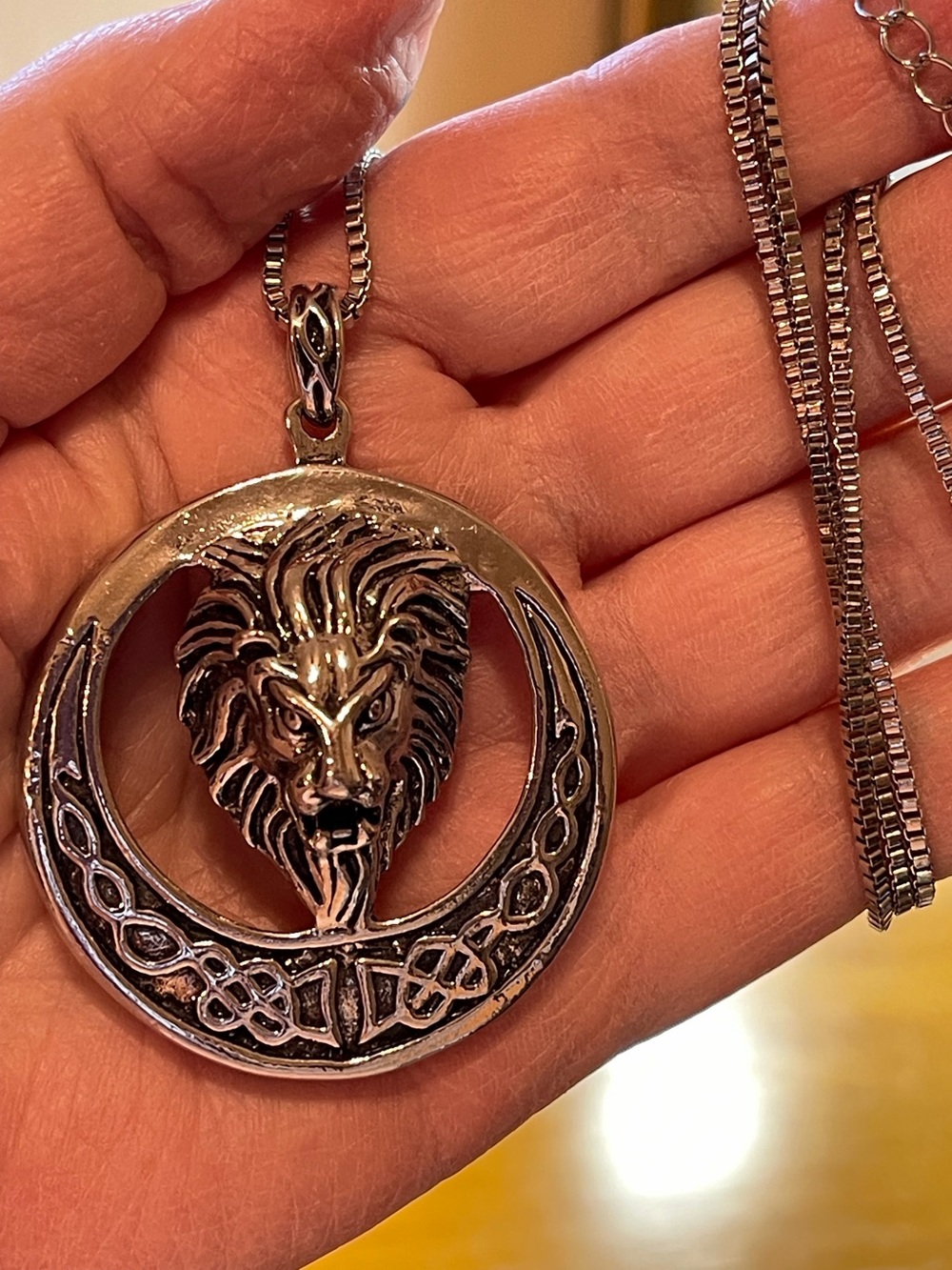 Lion Crescent Pendant Necklace. This pendant  comes on a silver tone chain.NWOT